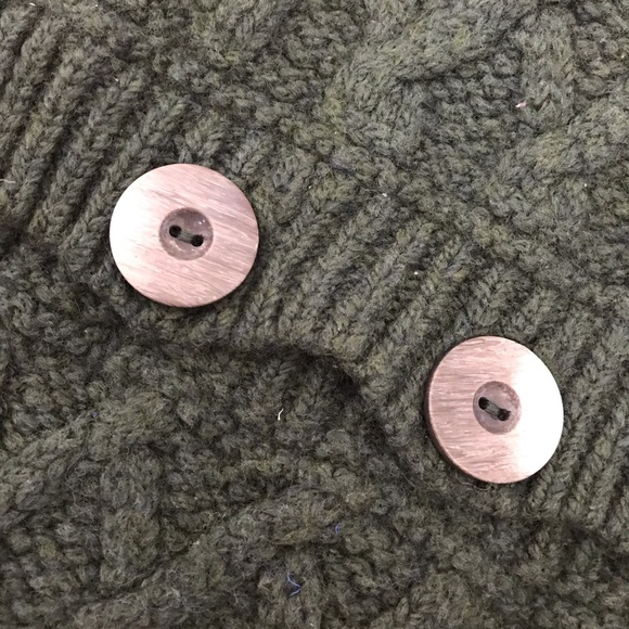 NUA Ireland Extra Fine Merino Wool Button Wrap Cable Knit Scarf green - Picture 5 of 5